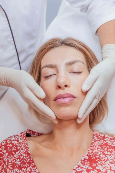 Chirurgie ou médecine esthétique : faire le bon choix